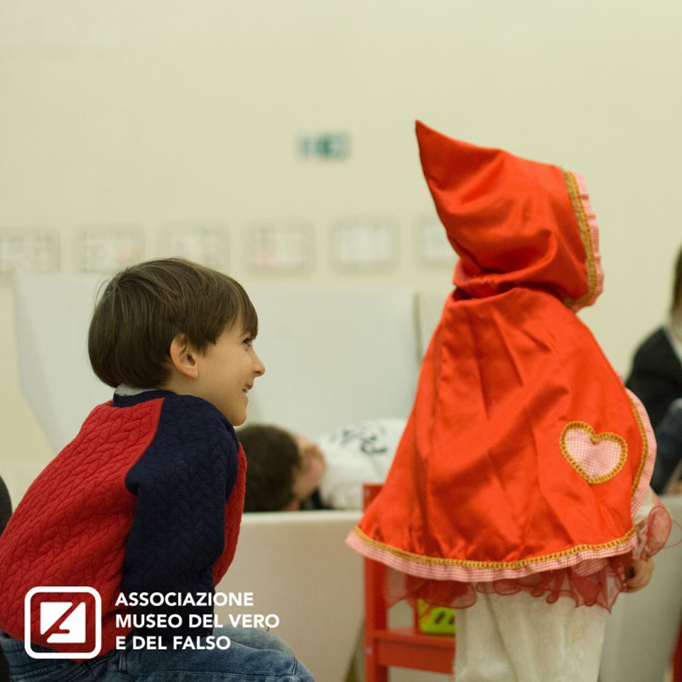 Miti, favole e altre storie: Cappuccetto Rosso | Associazione Museo del Vero e del Falso